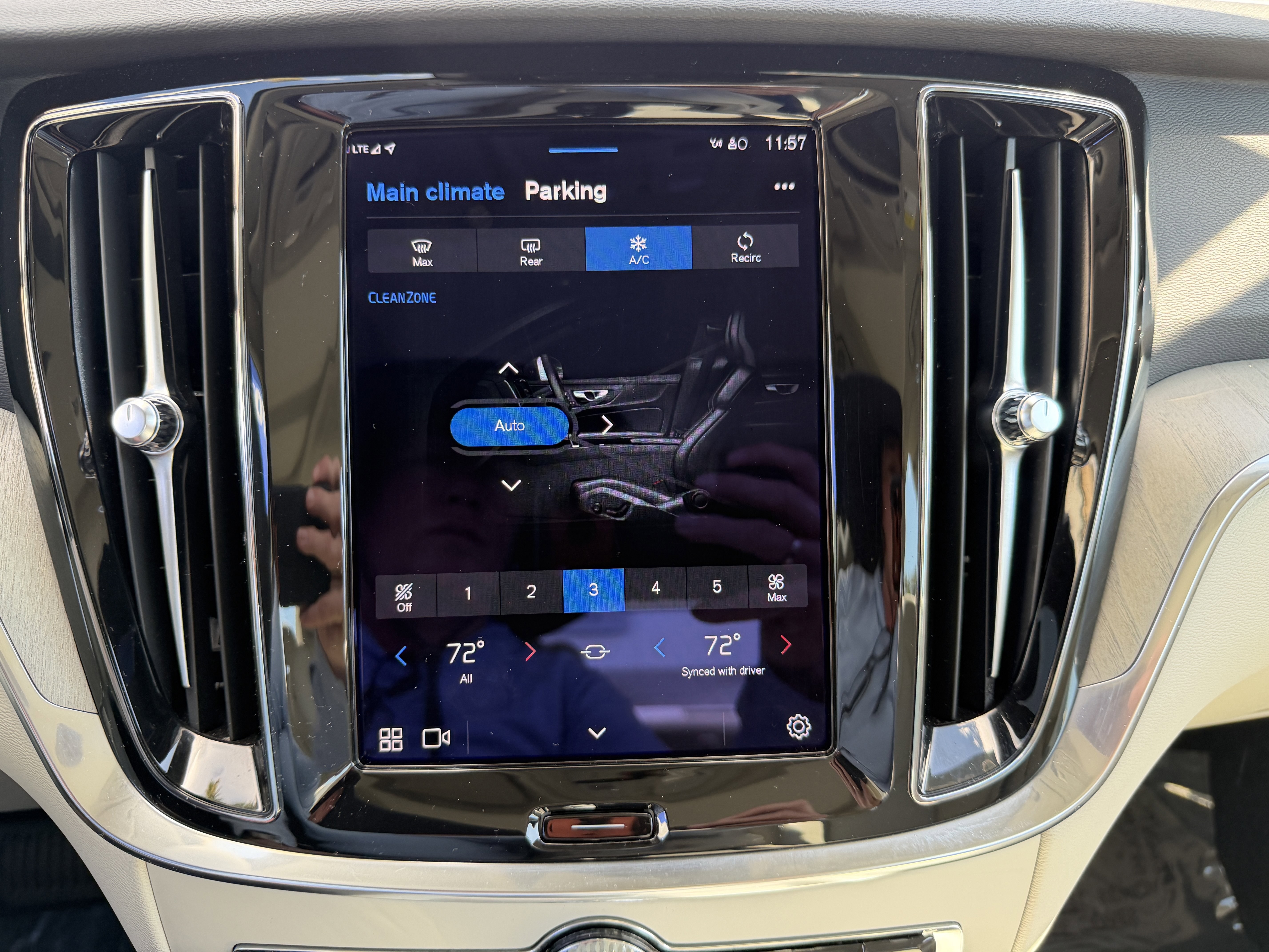 Certified 2024 Volvo S60 B5 Plus image 23