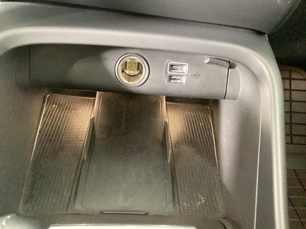 Used 2021 Volvo XC40 T5 Momentum w/ Premium Package image 27