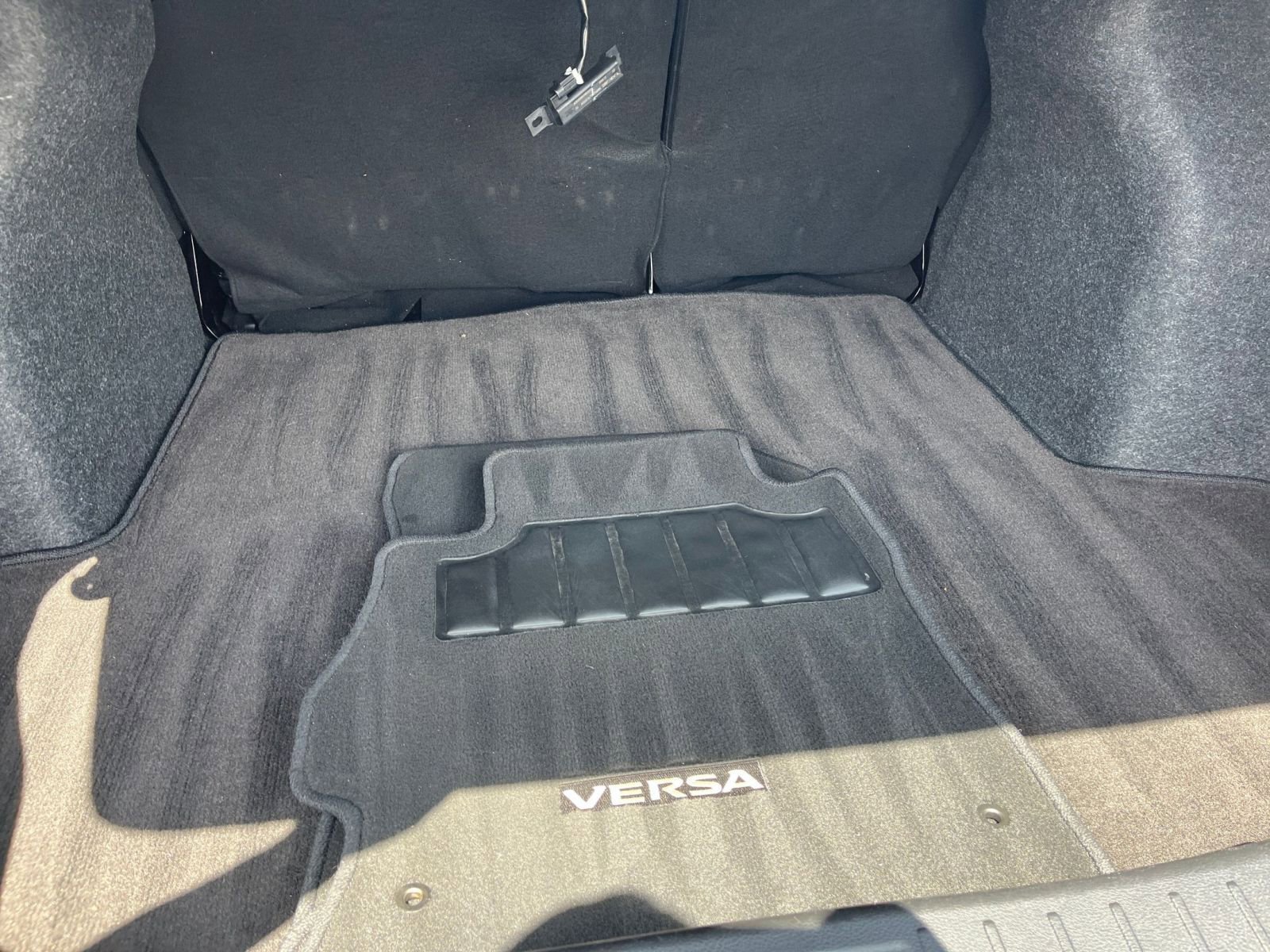 Used 2025 Nissan Versa SV FWD image 31