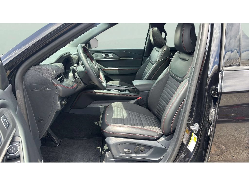 Used 2025 Ford Explorer ST-Line w/ Premium Package AWD/4WD image 12