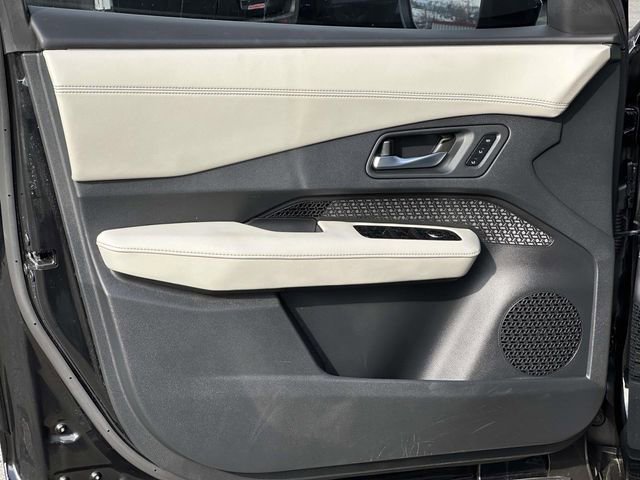 Used 2023 Nissan Ariya AWD image 13