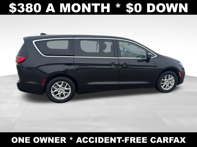 Used 2024 Chrysler Pacifica Touring-L FWD image 6