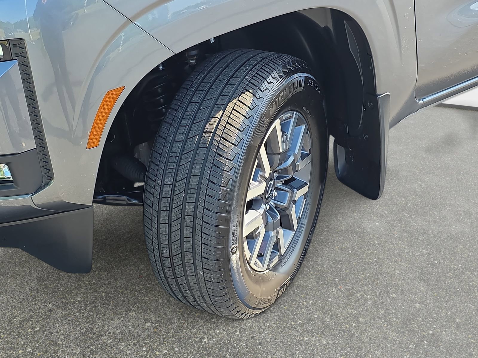 Used 2025 Nissan Frontier SL AWD/4WD image 32