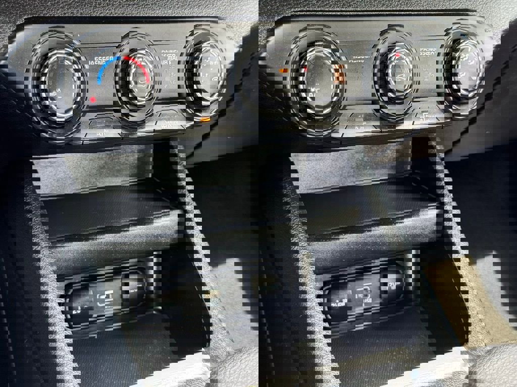 Used 2023 Kia Forte LXS image 32