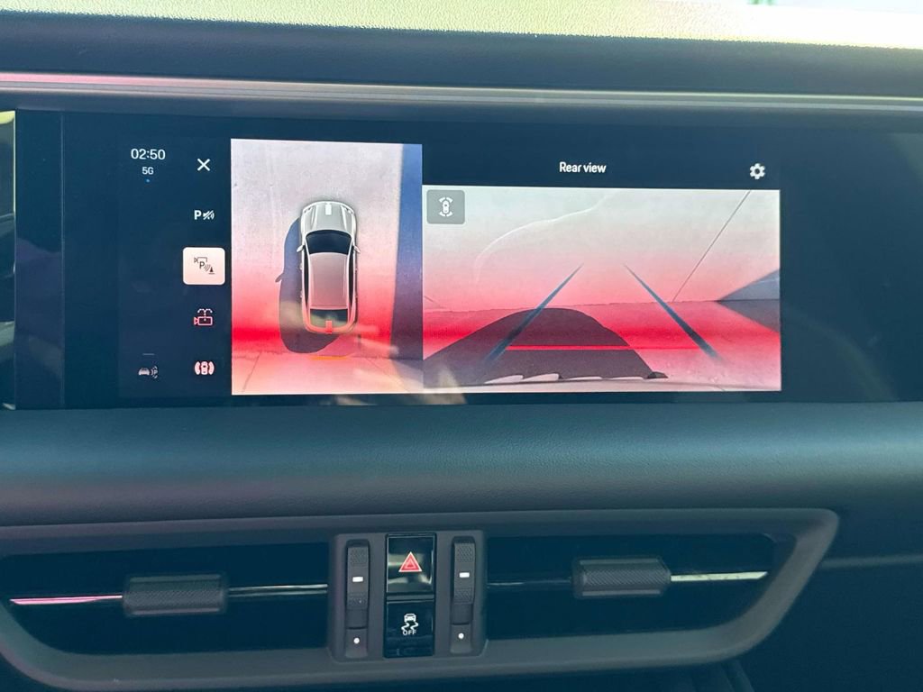 Certified 2025 Porsche Macan Electric image 27