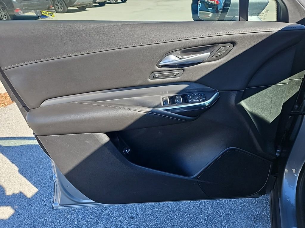Used 2025 Cadillac XT4 Premium Luxury image 15