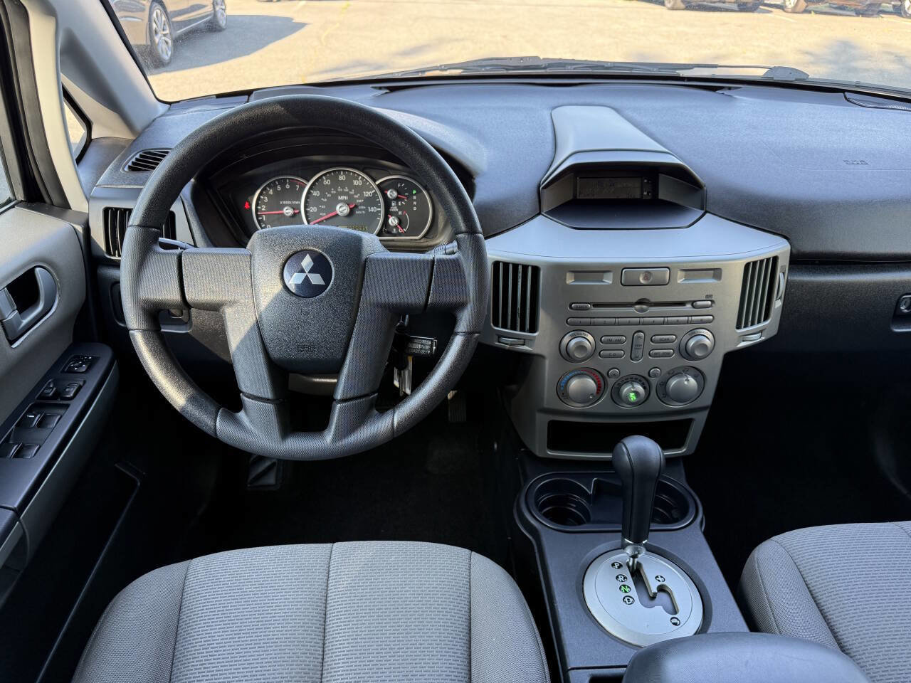 Used 2004 Mitsubishi Endeavor LS AWD/4WD image 17
