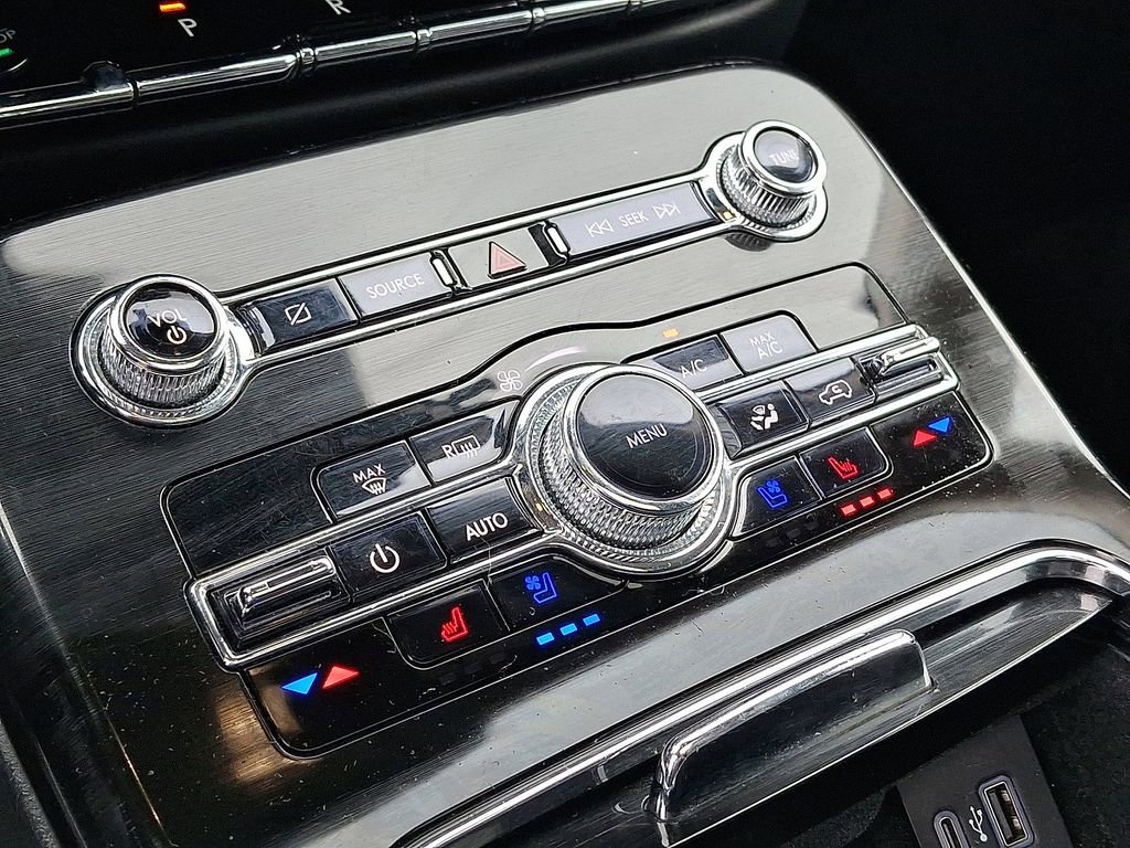 Used 2022 Lincoln Nautilus Reserve w/ Monochromatic Package image 17