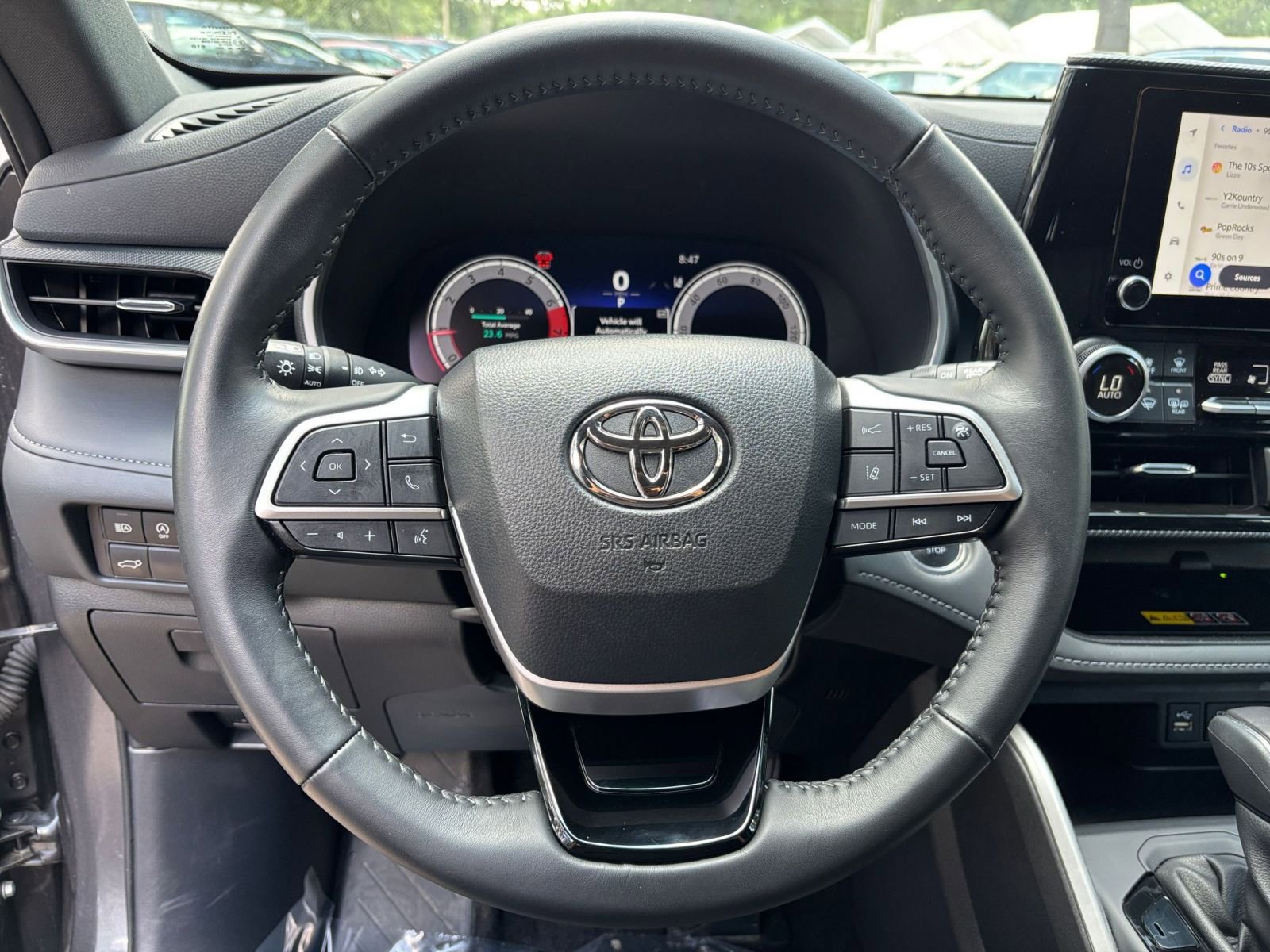 Used 2025 Toyota Highlander XSE AWD/4WD image 29