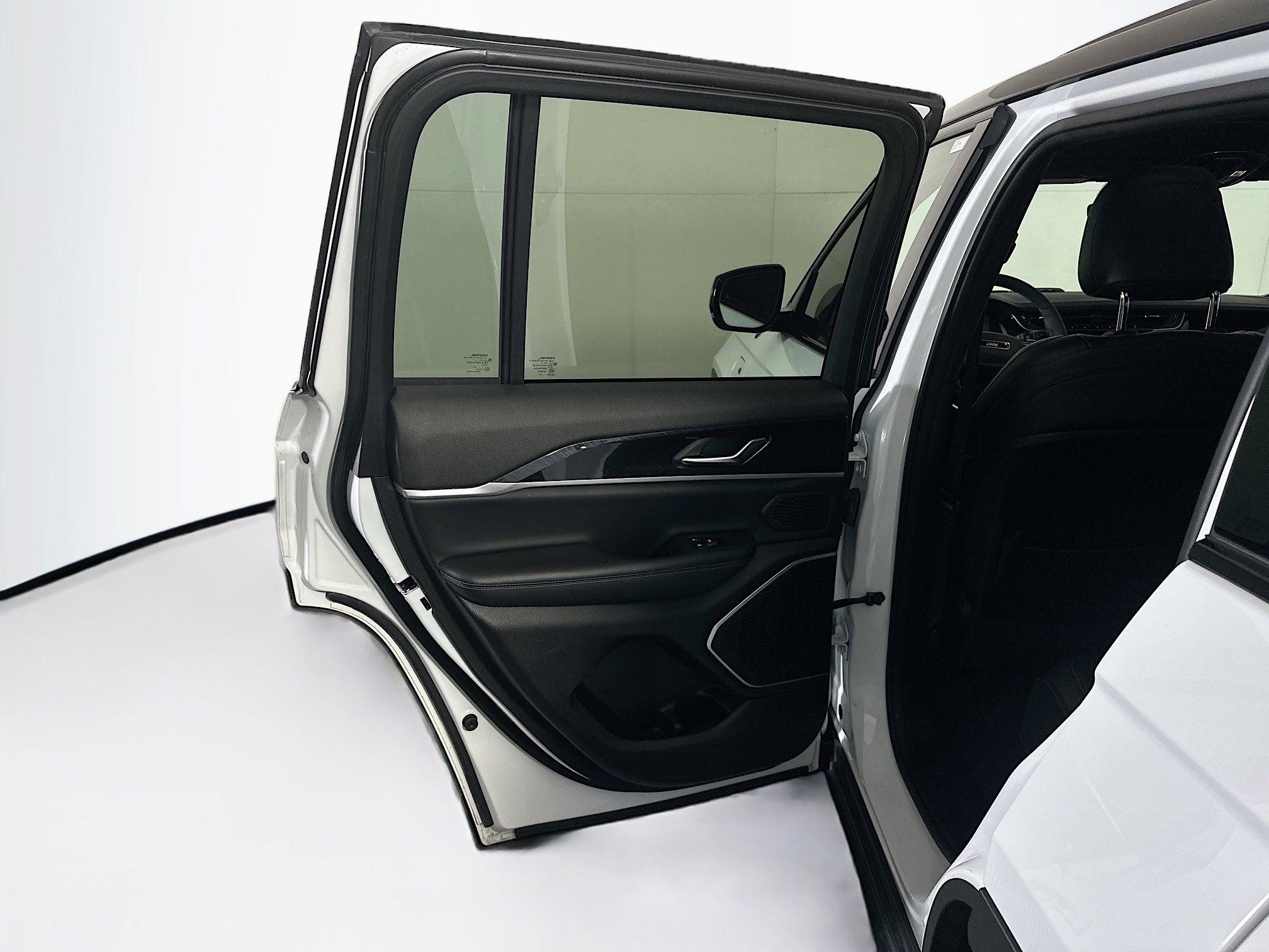 Used 2023 Jeep Grand Cherokee Trailhawk w/ Advanced Protech Group II image 27