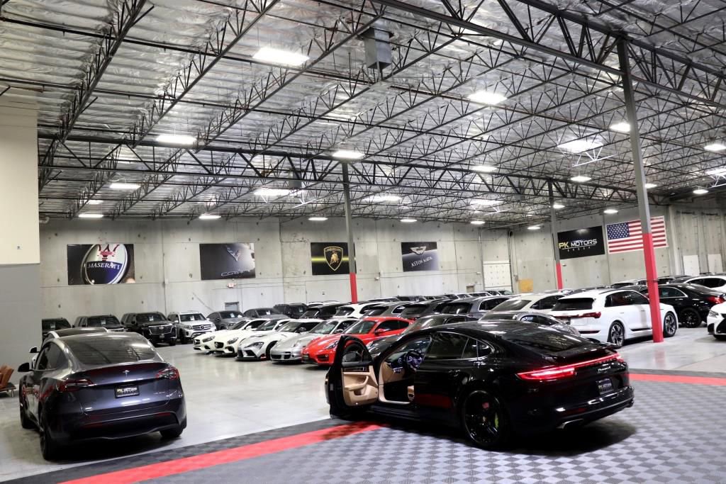 Used 2018 Porsche Panamera 4 image 11