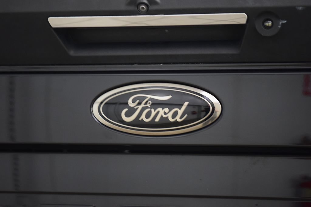 Used 2022 Ford F250 Lariat w/ Black Appearance Package AWD/4WD image 27