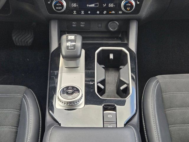 Used 2025 Mitsubishi Outlander AWD image 14