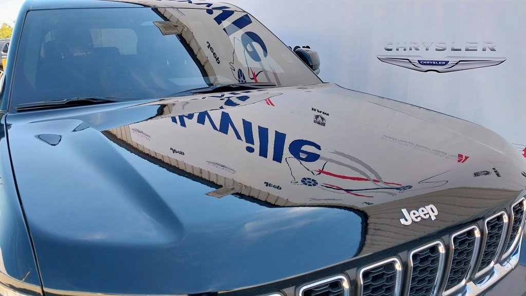 Certified 2023 Jeep Grand Cherokee Laredo image 4