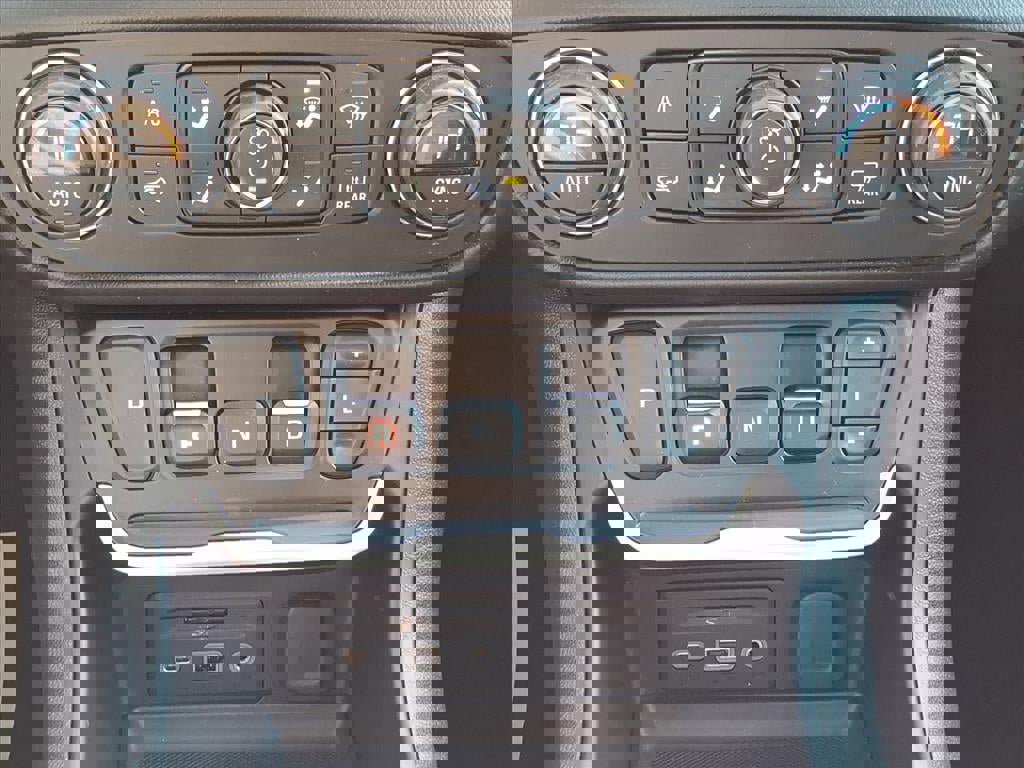 Used 2021 GMC Terrain SLE w/ Driver Convenience Package image 19