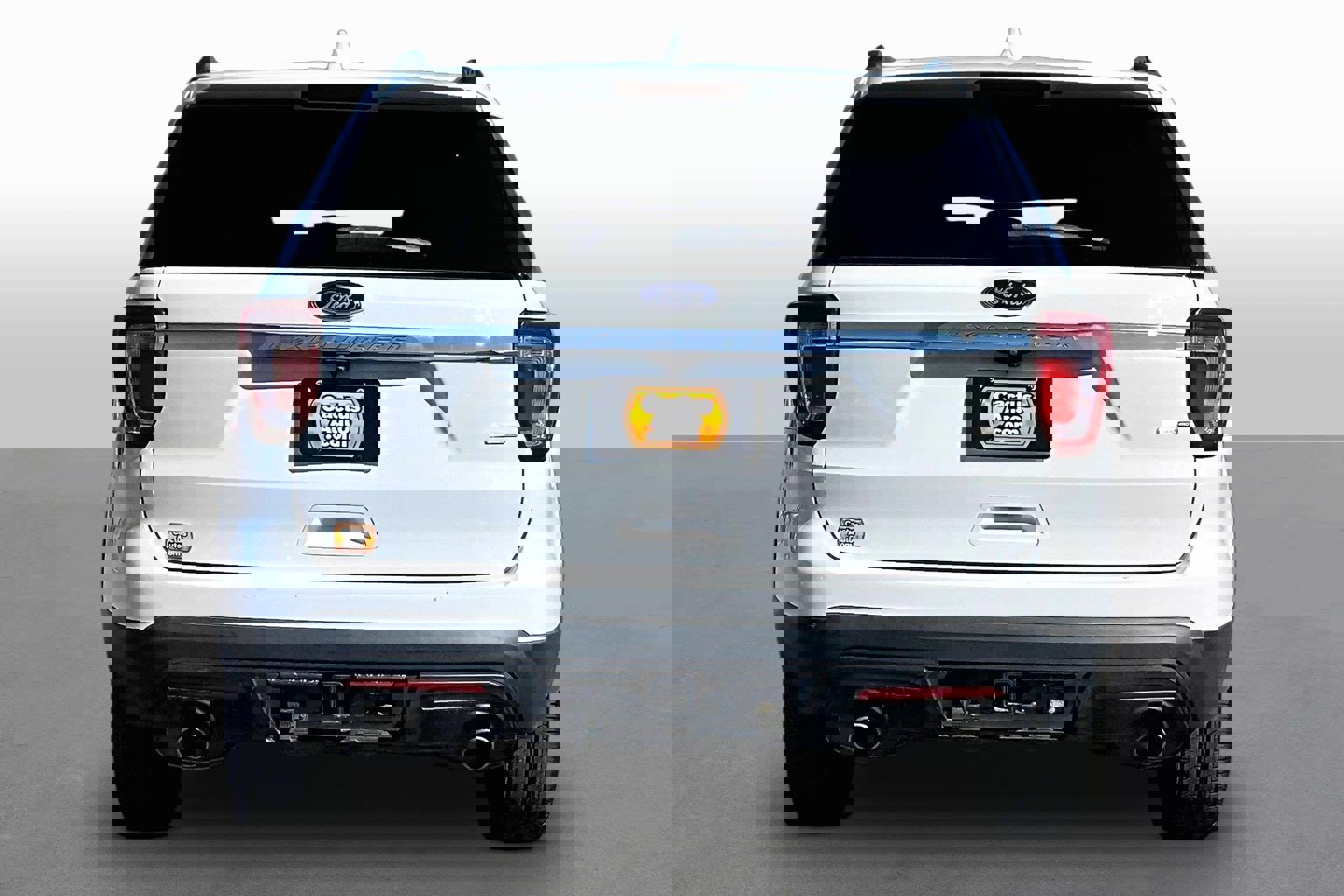 Used 2016 Ford Explorer Base image 2