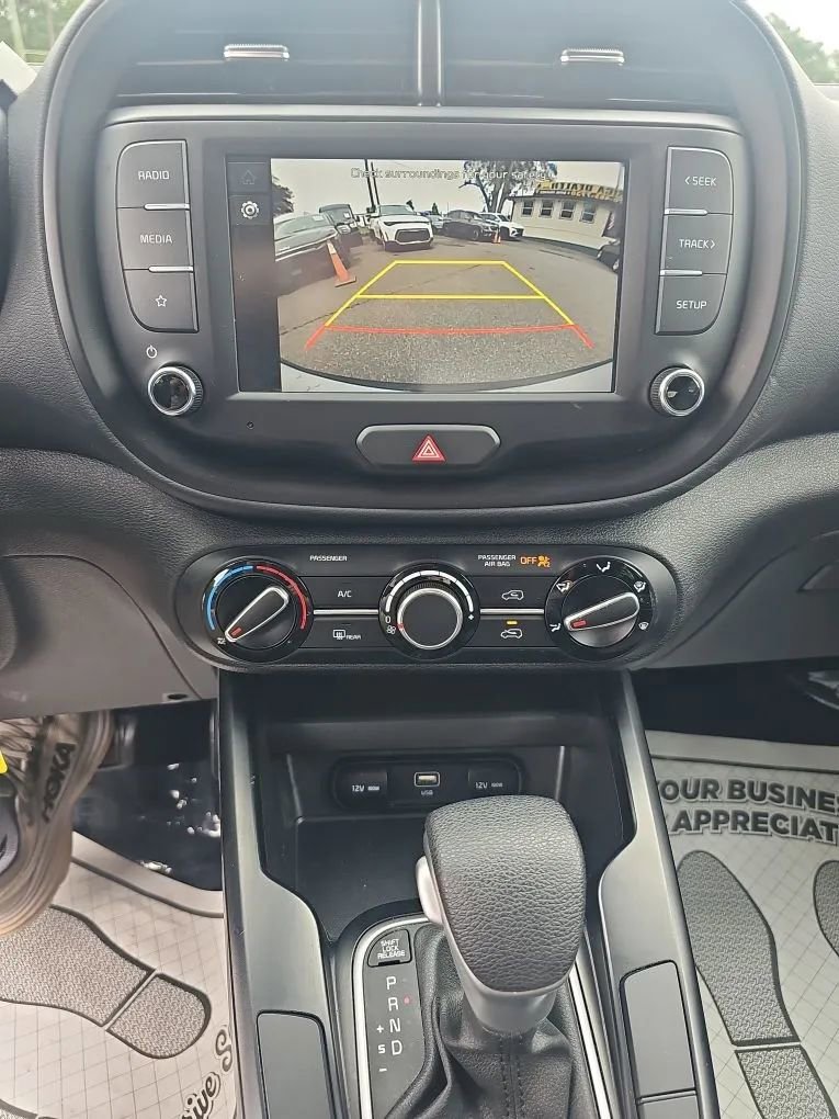 Used 2025 Kia Soul LX w/ LX Technology Package FWD image 15