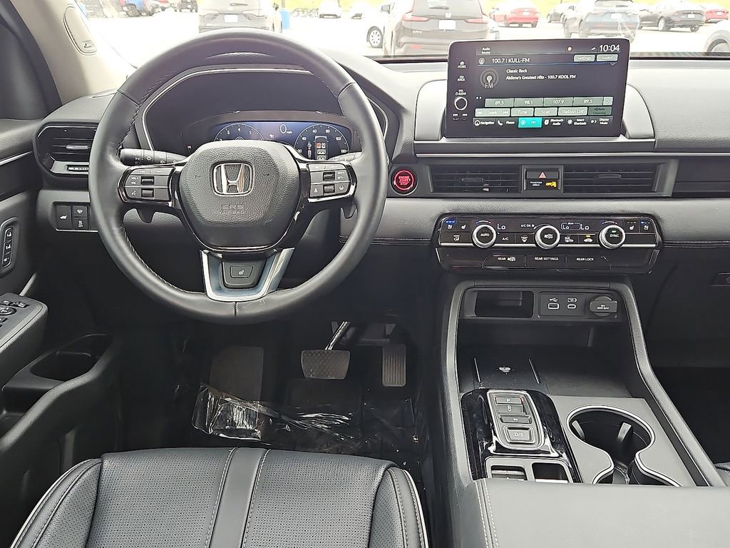 Used 2025 Honda Pilot Elite image 16