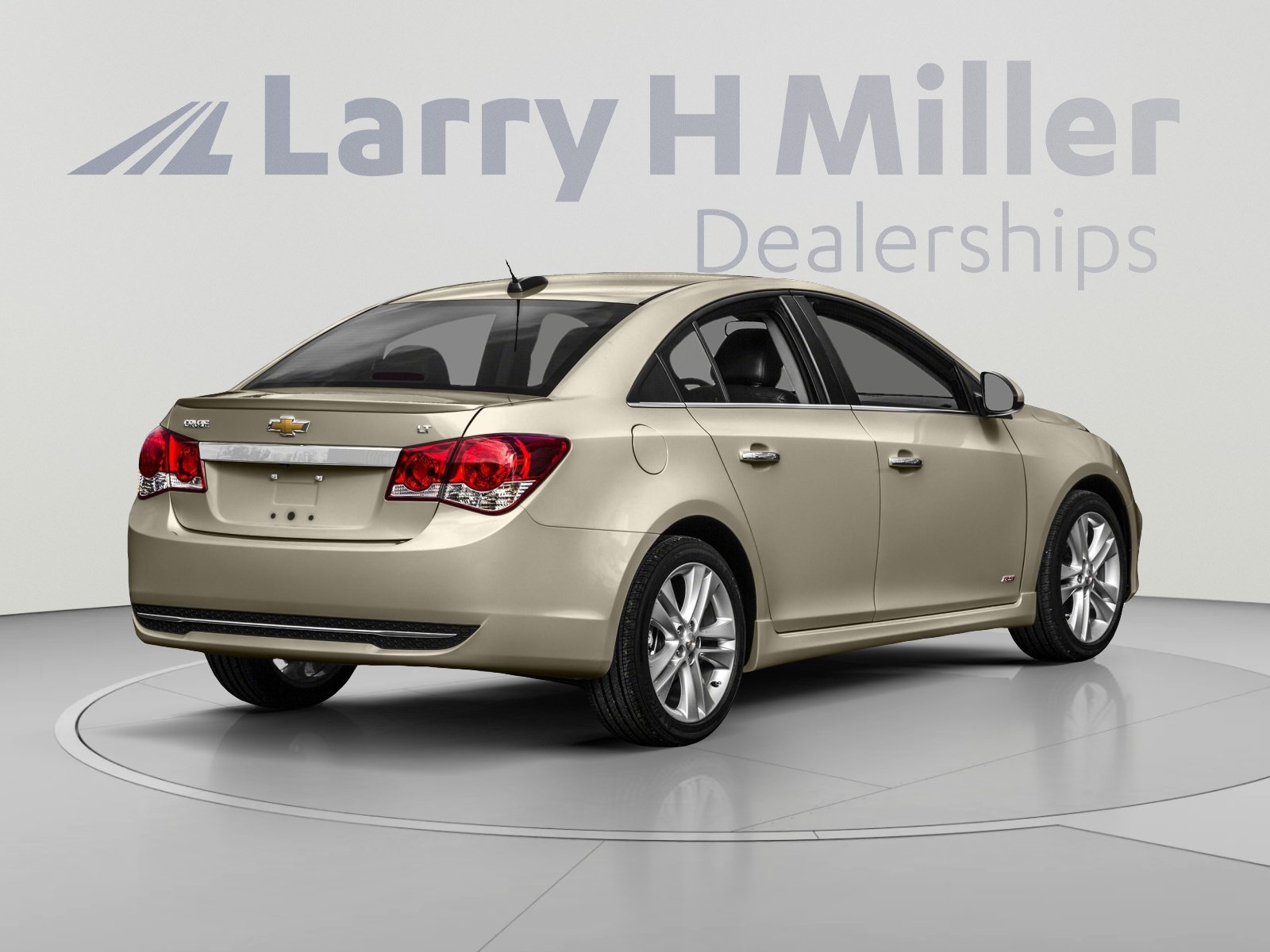 Used 2015 Chevrolet Cruze LT w/ Technology Package FWD image 2