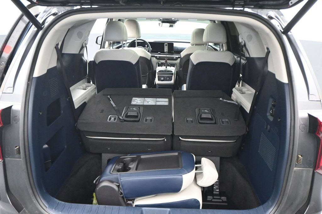 Used 2026 Kia Carnival SX w/ SX Dark Edition Package FWD image 6