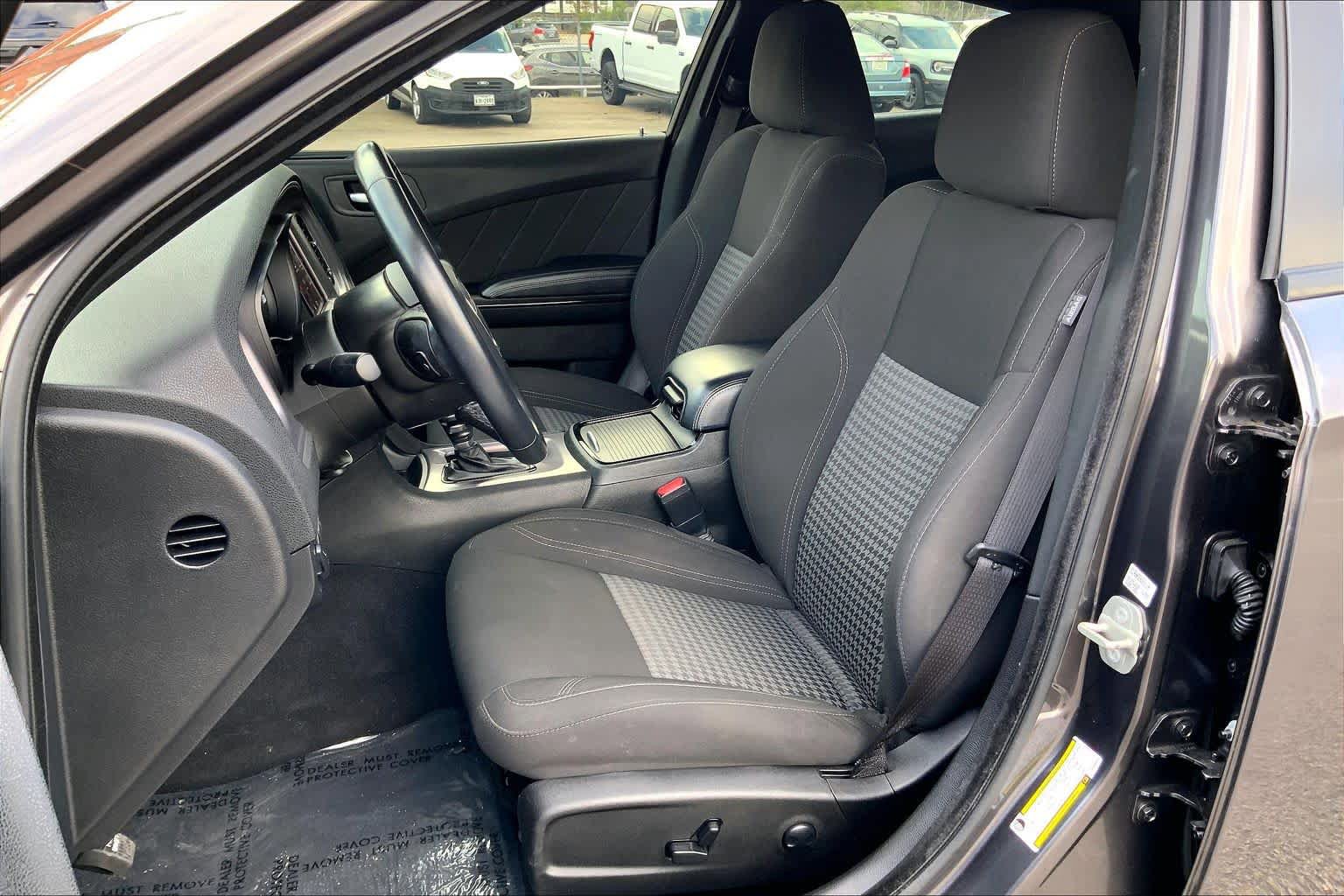 Used 2023 Dodge Charger SXT w/ Blacktop Package image 8