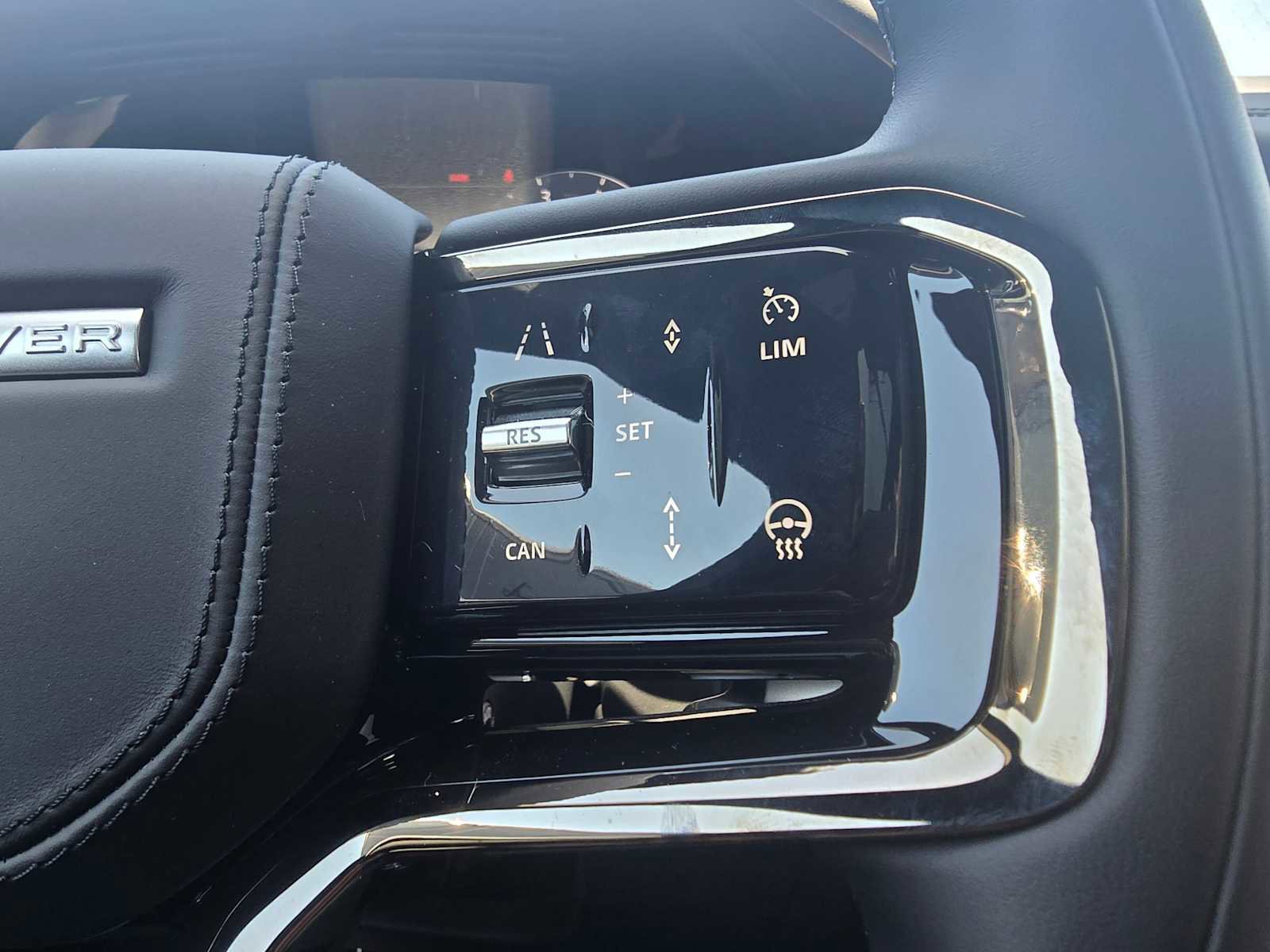 Certified 2026 Land Rover Range Rover Velar Dynamic SE image 32