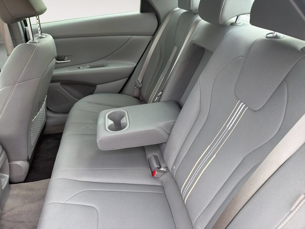 Used 2025 Hyundai Elantra SEL FWD image 19