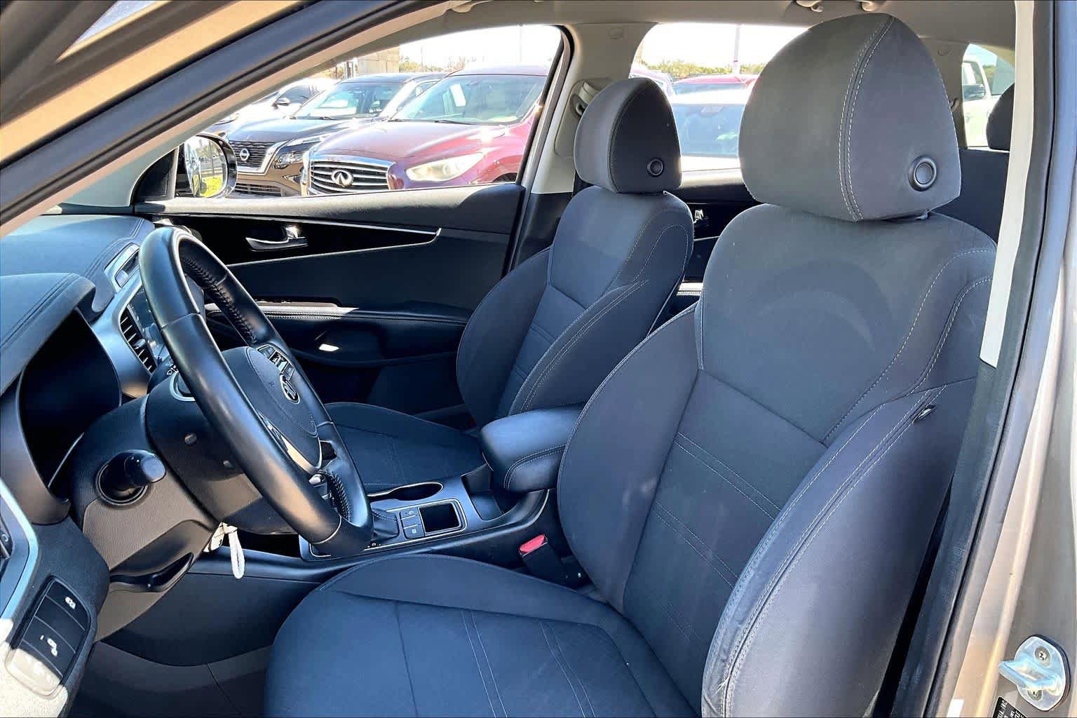 Used 2019 Kia Sorento FWD w/ LX Convenience Package image 9