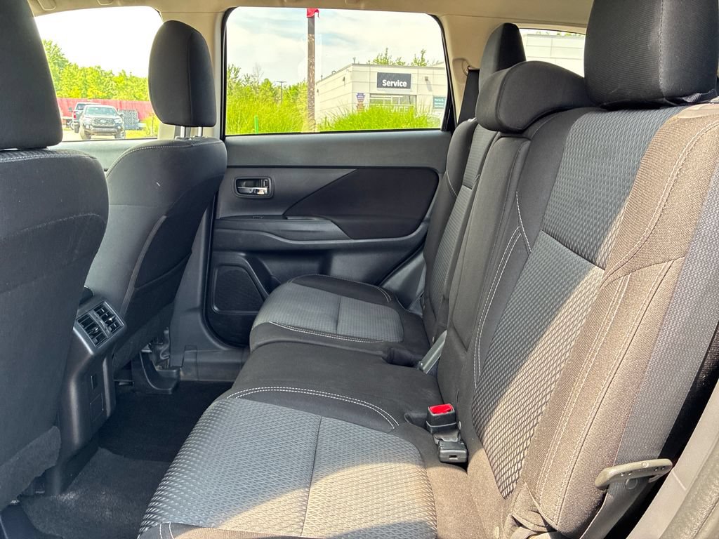 Used 2020 Mitsubishi Outlander ES AWD/4WD image 15