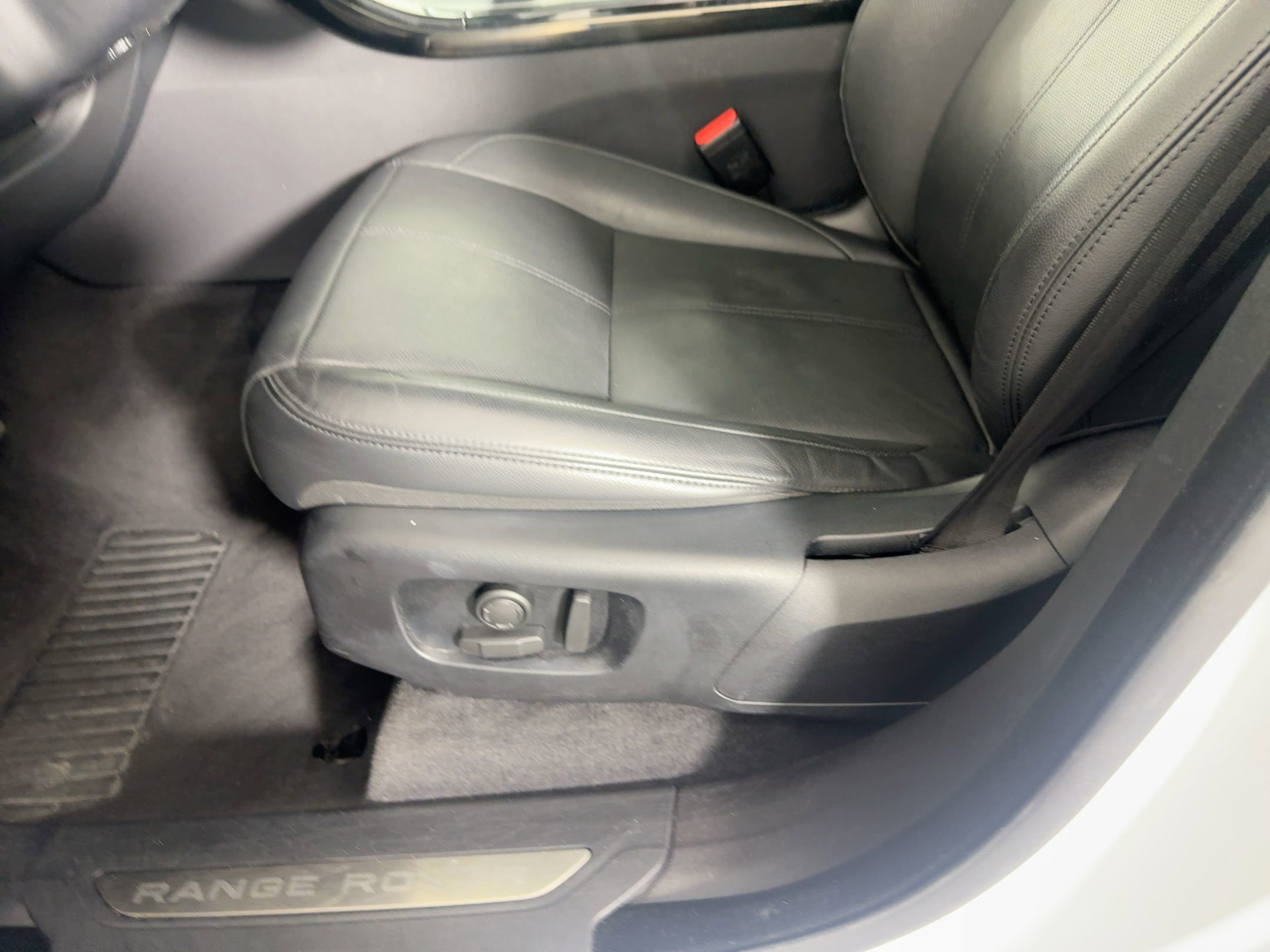Used 2025 Land Rover Range Rover Velar Dynamic SE image 15