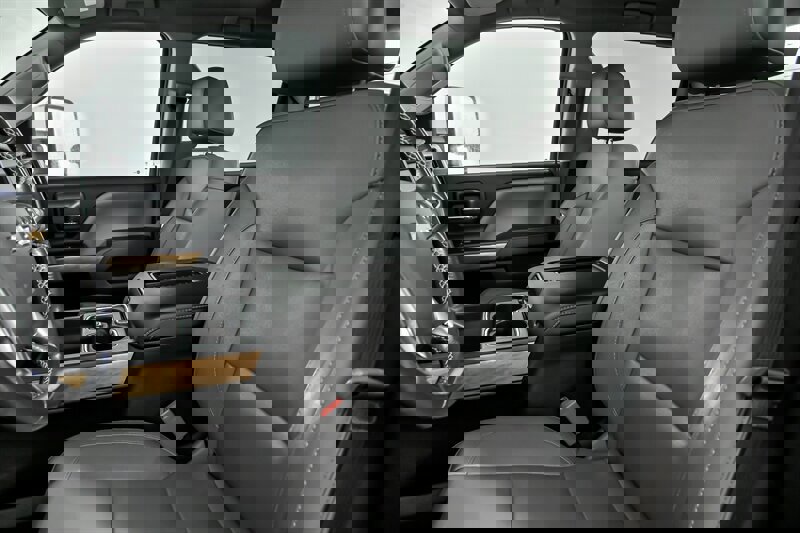 Used 2018 Chevrolet Silverado 3500 LTZ w/ Duramax Plus Package image 20