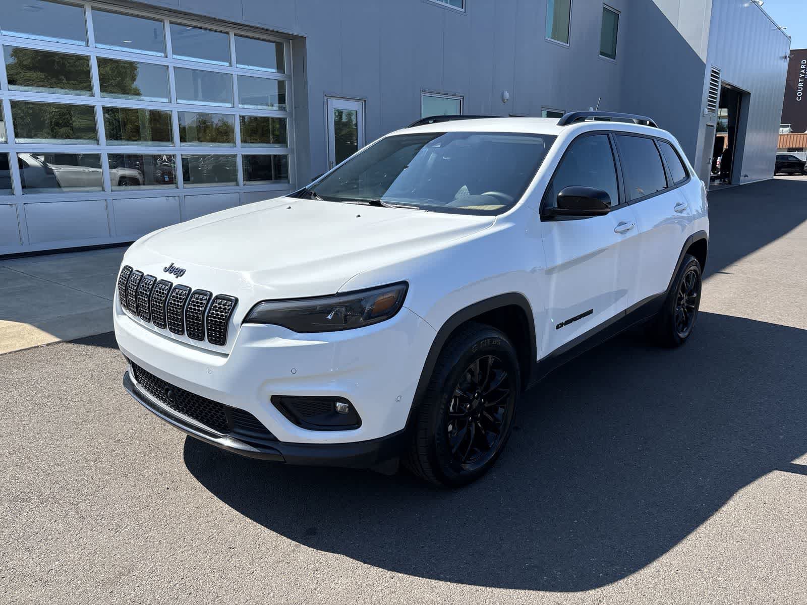 Certified 2023 Jeep Cherokee Altitude Lux AWD/4WD image 1