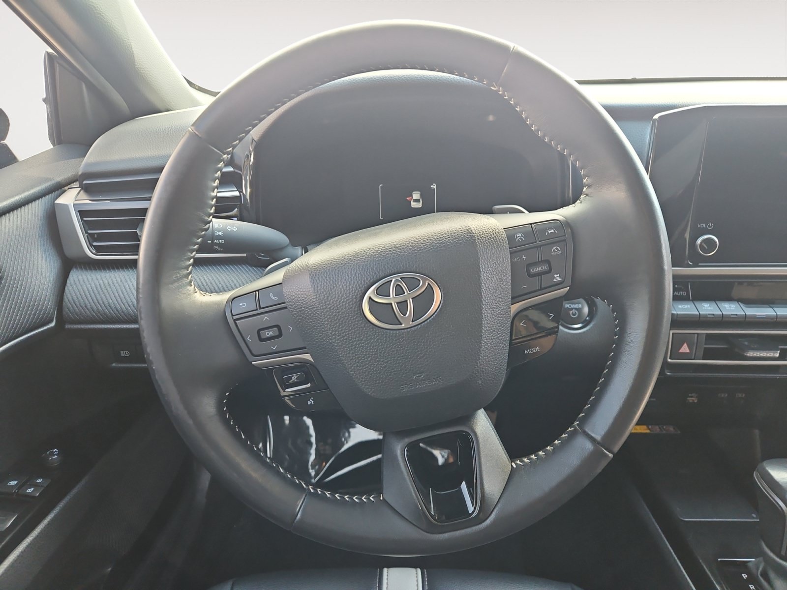Used 2025 Toyota Camry SE FWD image 12
