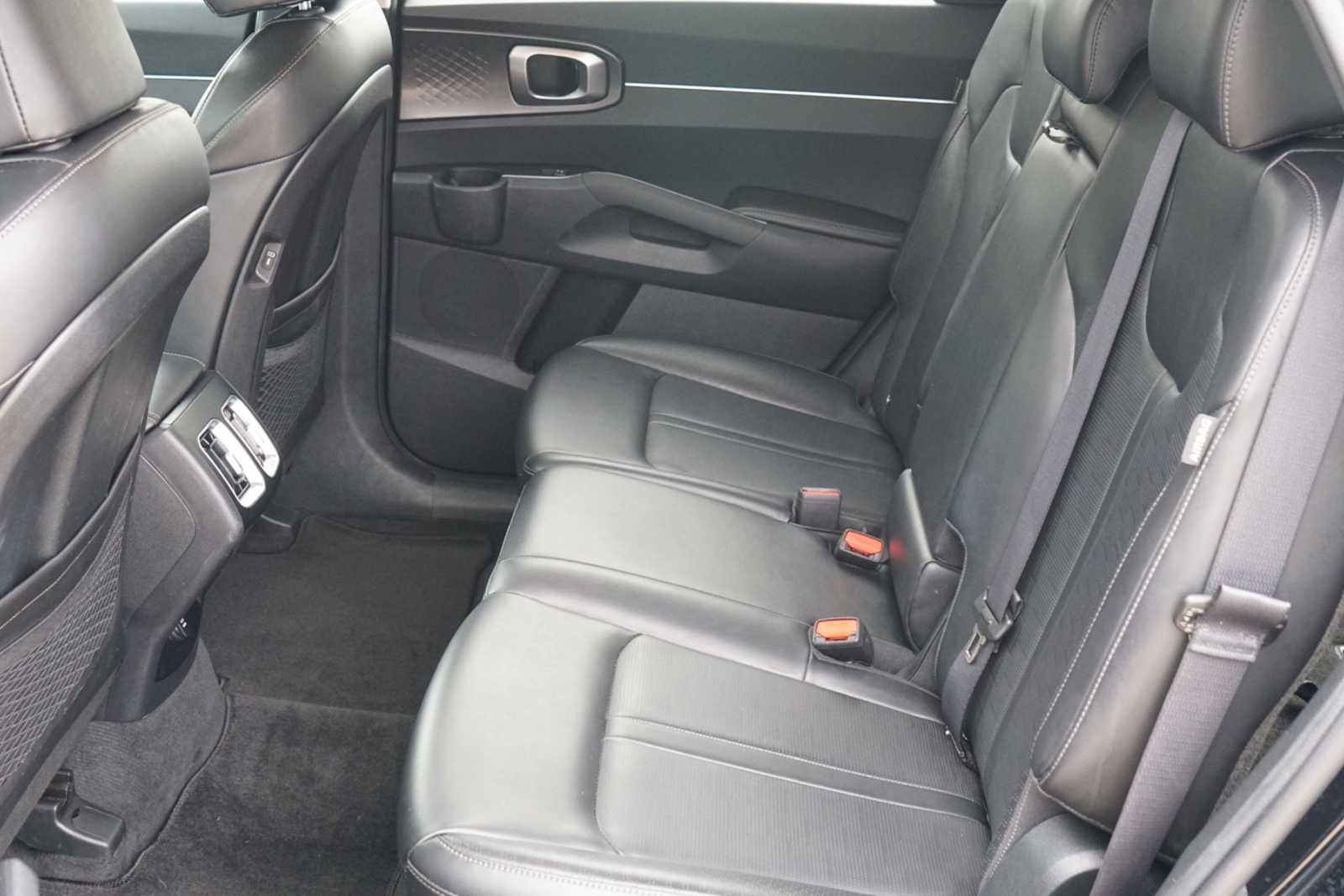 Used 2024 Kia Sorento S FWD image 19