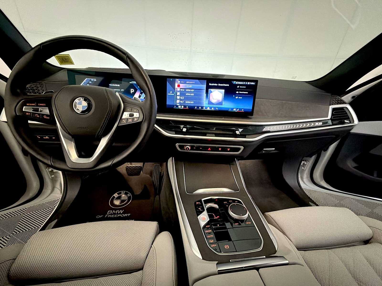 Used 2025 BMW X5 xDrive40i w/ Premium Package AWD/4WD image 14