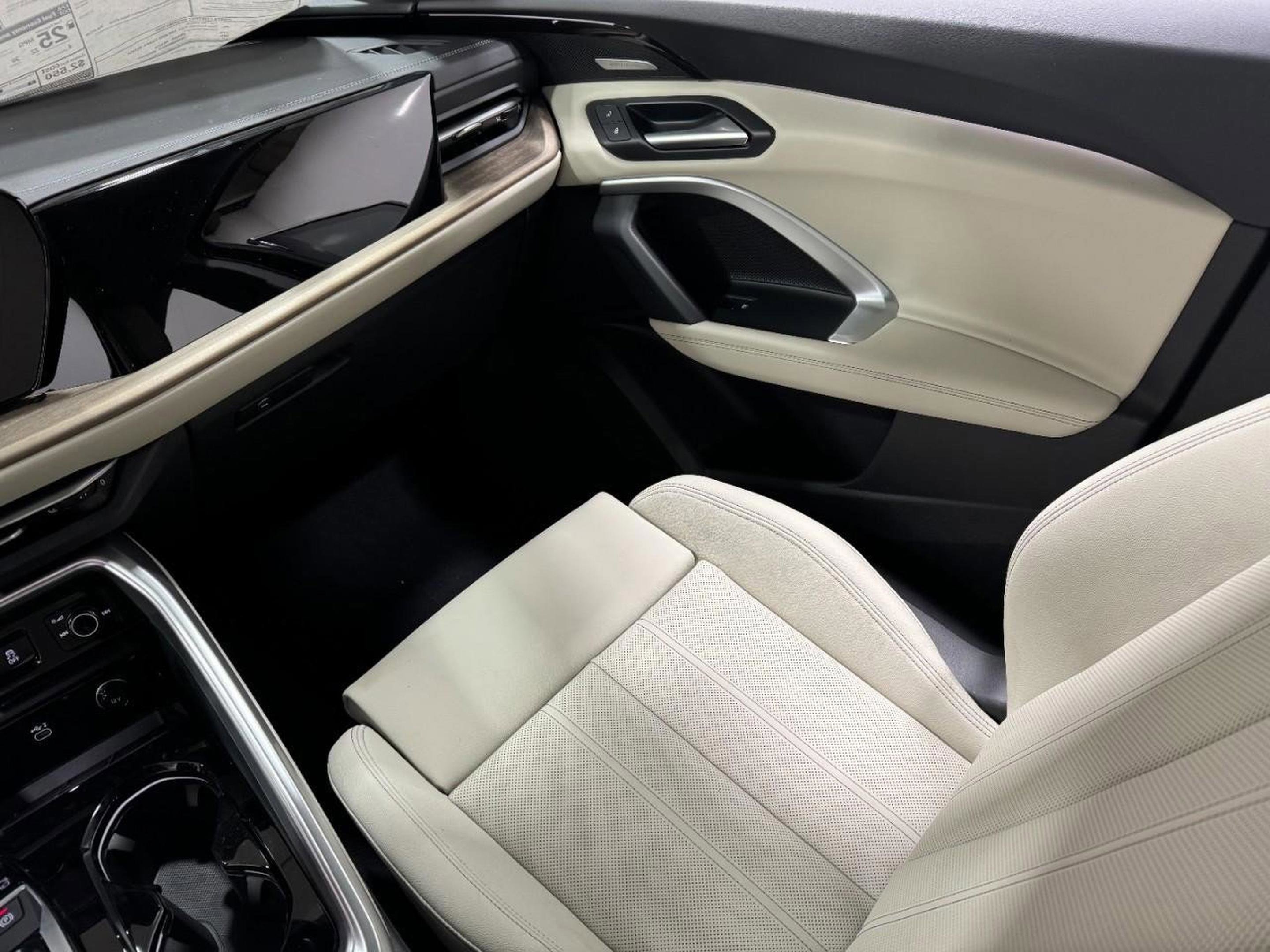 New 2025 Audi Q5 Premium Plus image 17