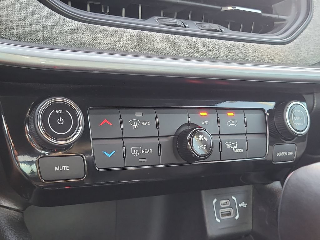 Certified 2025 Jeep Compass Latitude AWD/4WD image 25