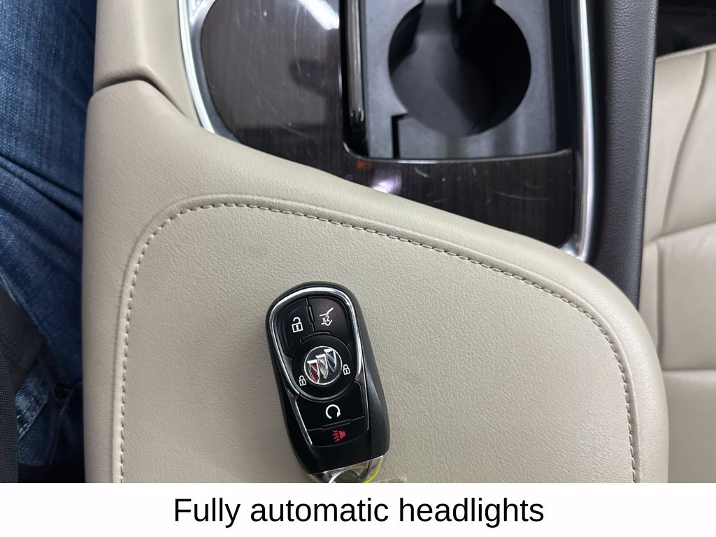 Used 2020 Buick Enclave Premium w/ Sun and Sites Package AWD/4WD image 38