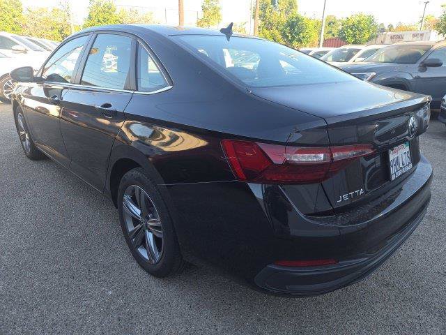 Used 2023 Volkswagen Jetta SE w/ Panoramic Sunroof Package FWD image 4