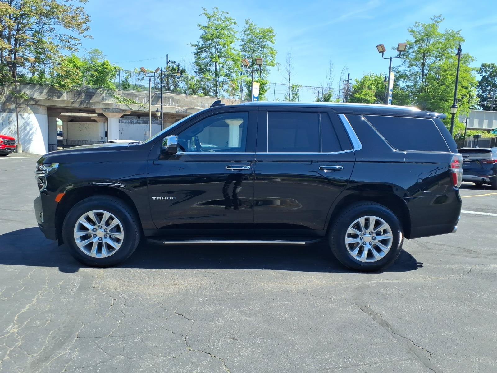 Used 2024 Chevrolet Tahoe Premier AWD/4WD image 6