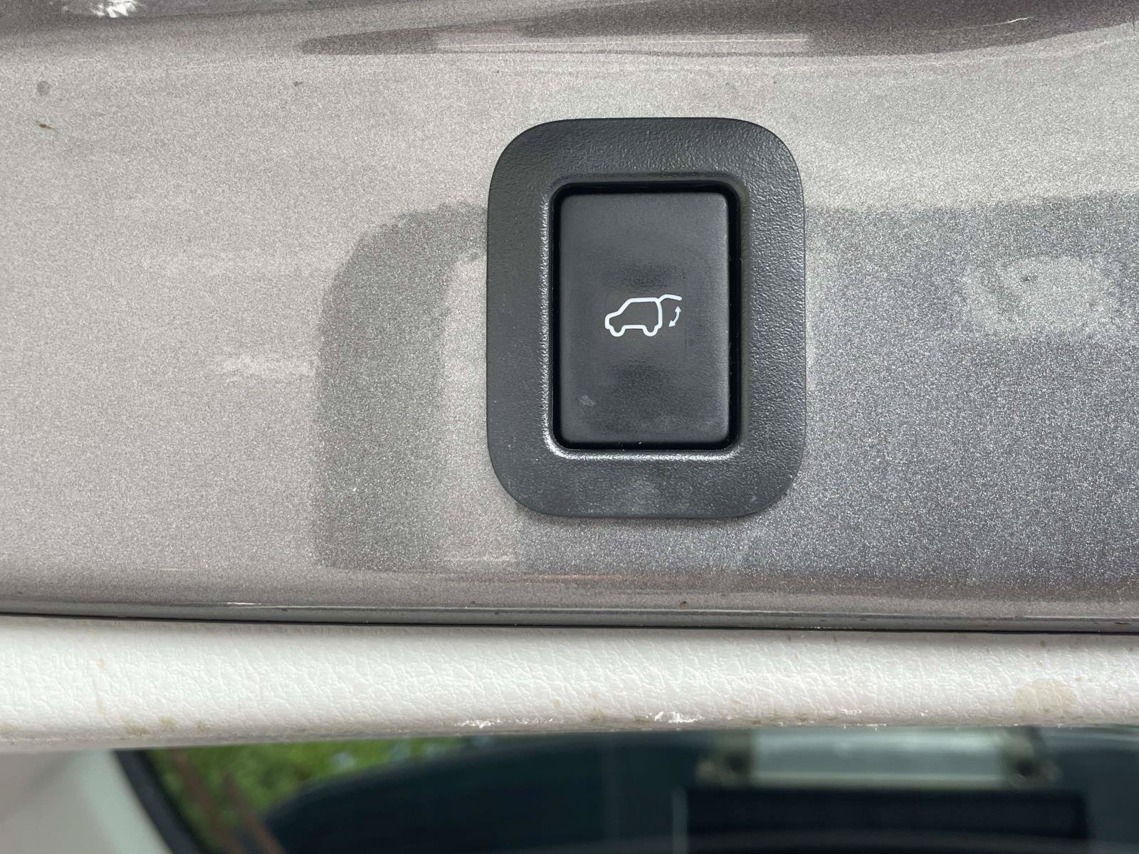 Used 2017 Toyota Highlander Limited FWD image 10