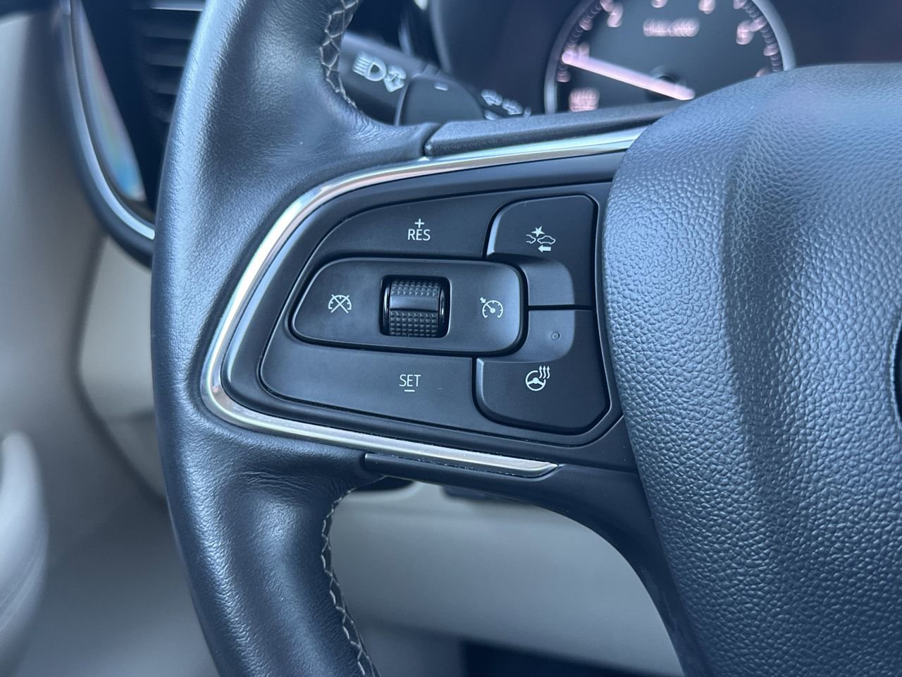 Used 2021 Buick Envision Avenir w/ Technology Package II image 15