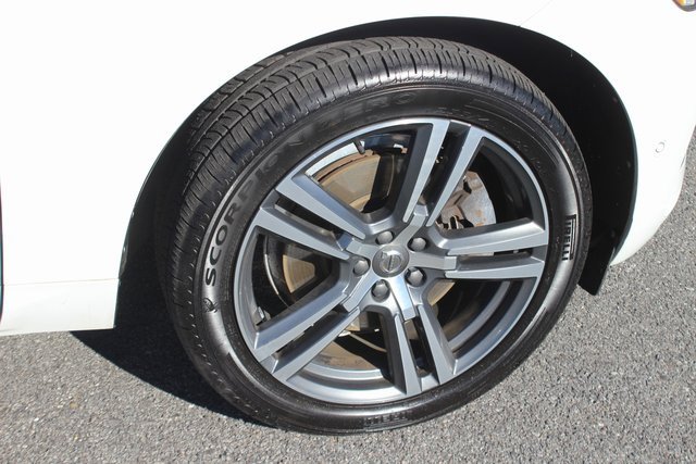 Used 2018 Volvo XC60 T6 Momentum w/ Advanced Package image 35