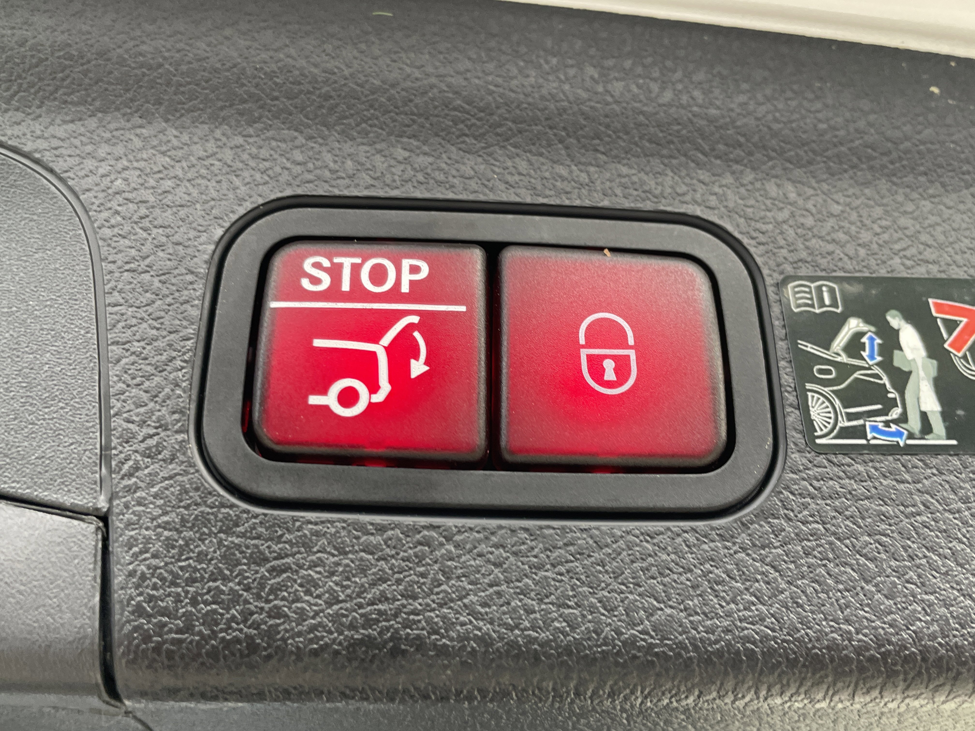 Certified 2025 Mercedes-Benz GLE 450 4MATIC image 11