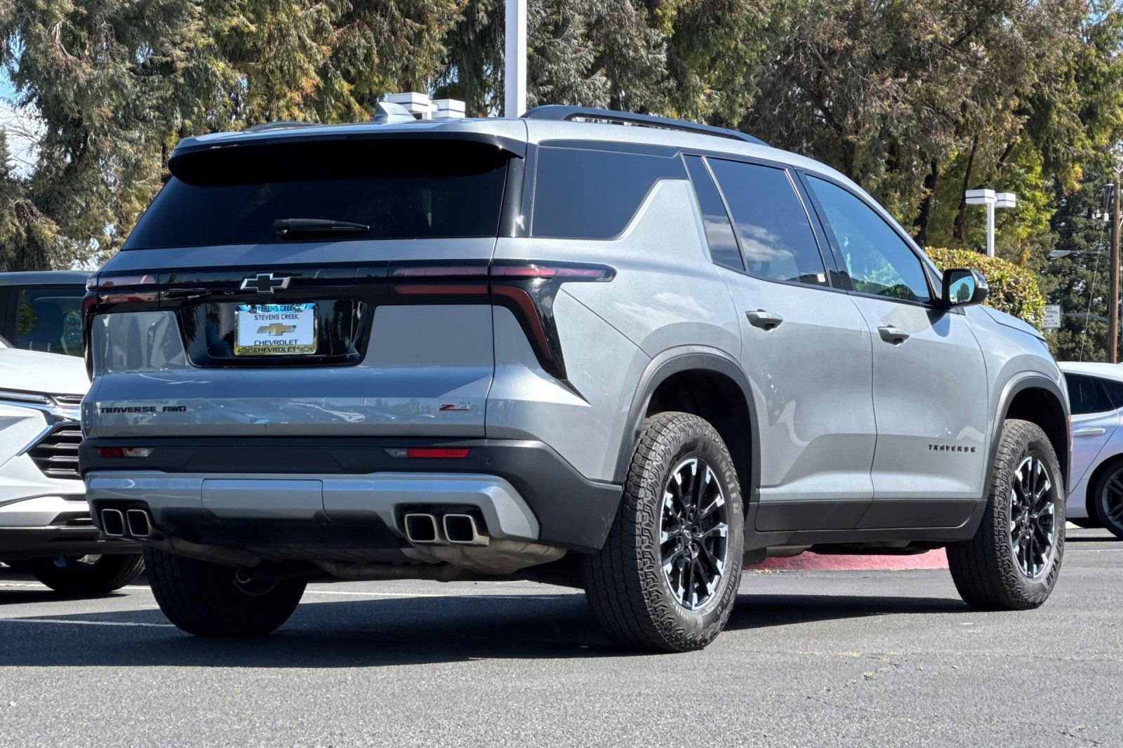 Used 2025 Chevrolet Traverse Z71 AWD/4WD image 5
