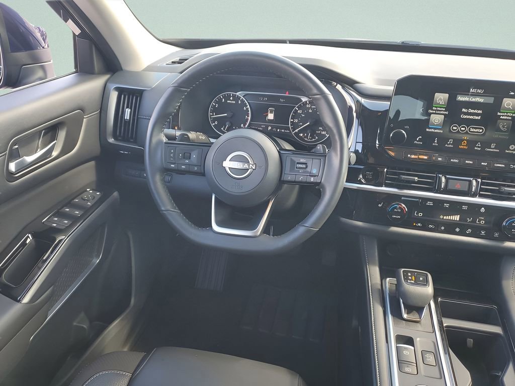 Used 2025 Nissan Pathfinder SL image 15