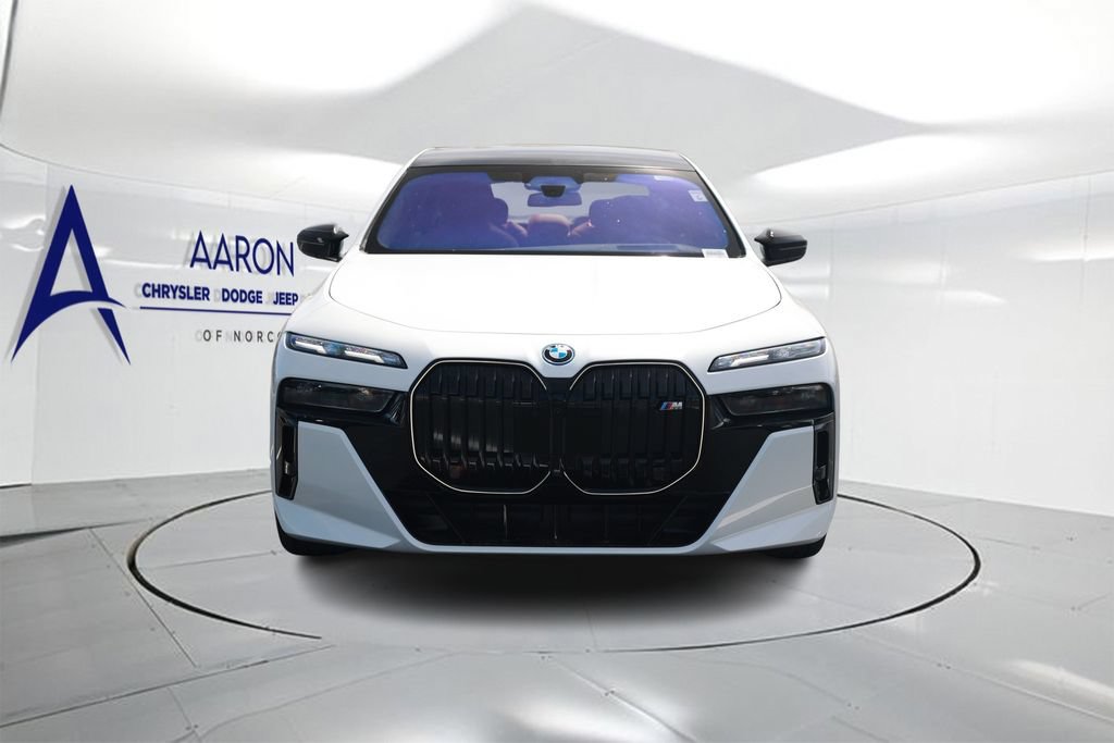 Used 2025 BMW i7 M70 w/ Executive Package AWD/4WD image 4