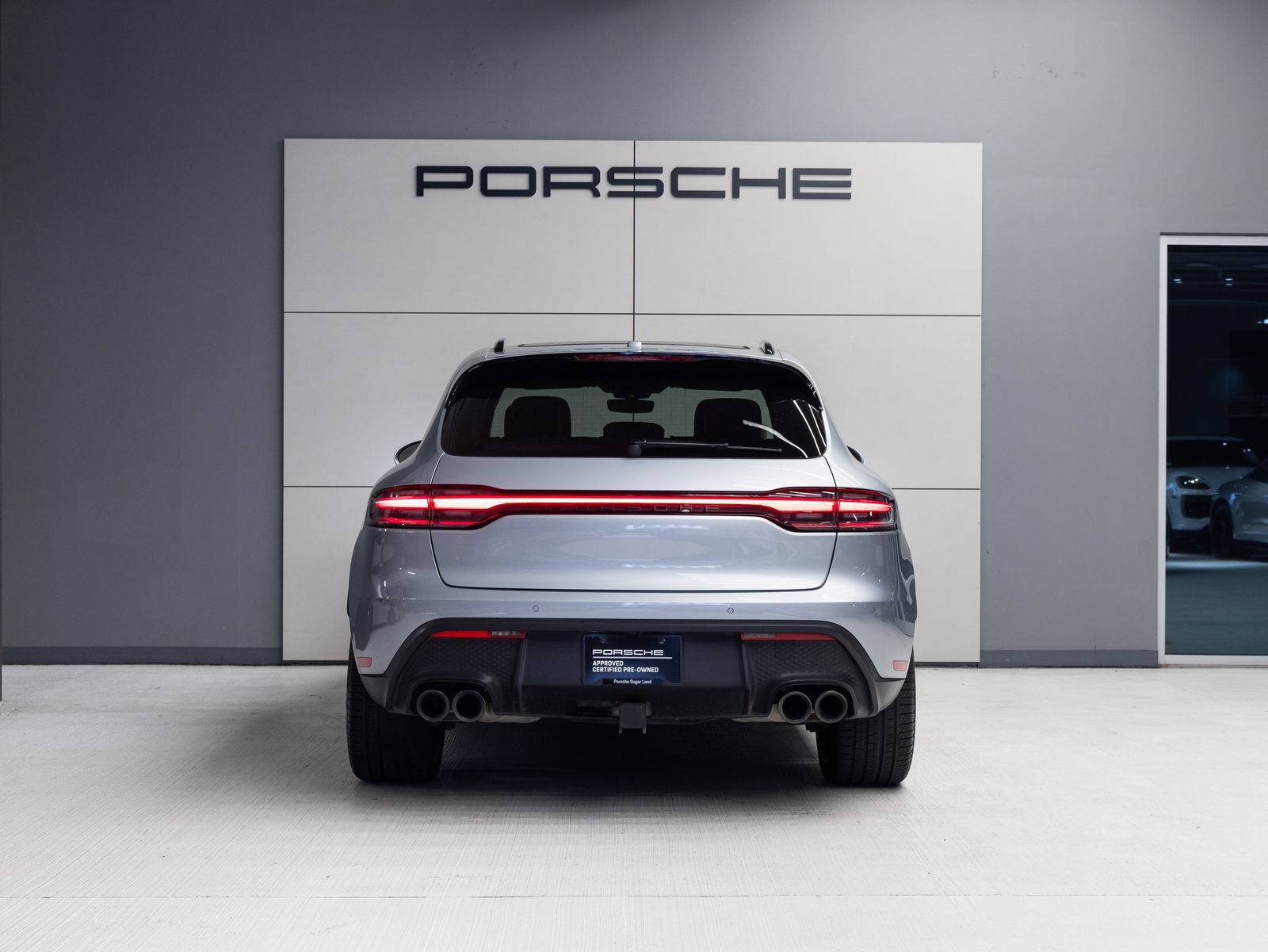 Certified 2024 Porsche Macan AWD/4WD image 6
