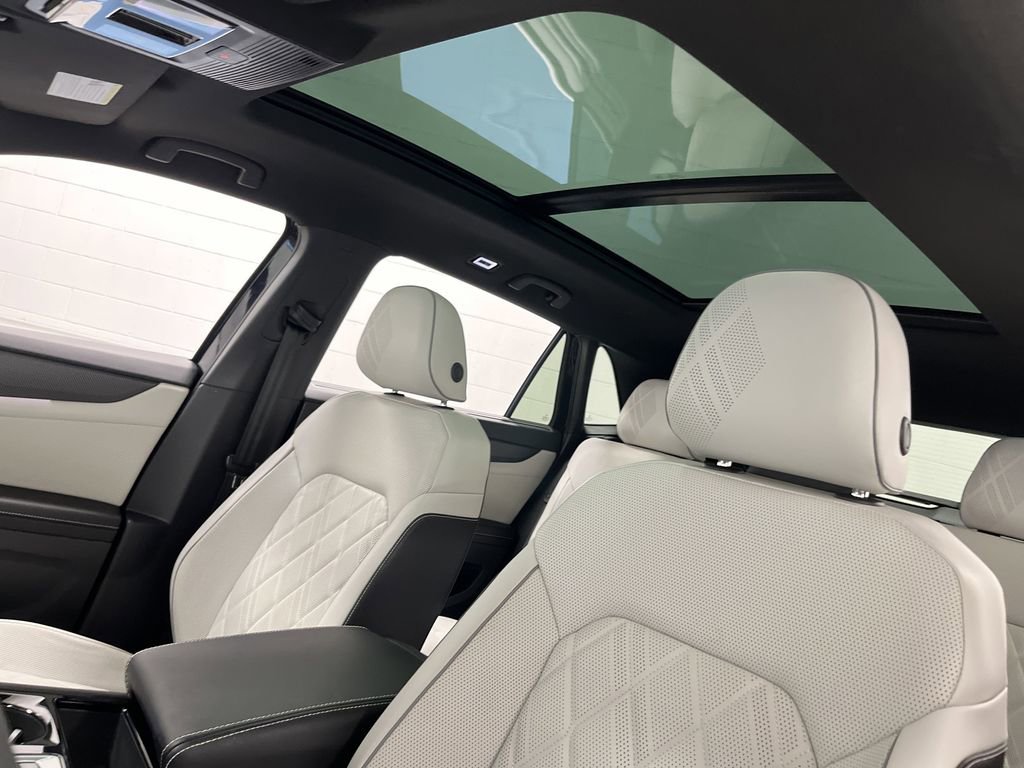 Used 2025 Volkswagen Atlas Cross Sport SEL Premium R-Line image 7