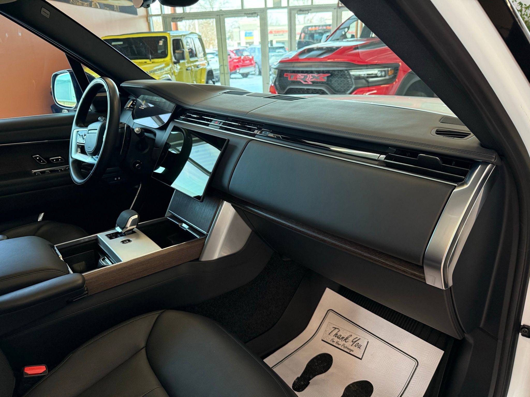 Used 2025 Land Rover Range Rover SE image 21